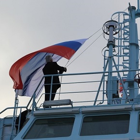 На Арктике поднят государственный флаг России